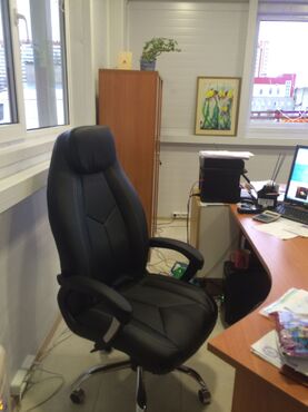 Кресло «Босс люкс» (Boss lux) (Искусственная чёрная кожа + Искусственная коричневая перфорированная кожа) в Ростове-на-Дону фото покупателя №1