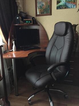 Кресло «Босс люкс» (Boss lux) (Искусственная чёрная кожа + Искусственная коричневая перфорированная кожа) в Ростове-на-Дону фото покупателя №2