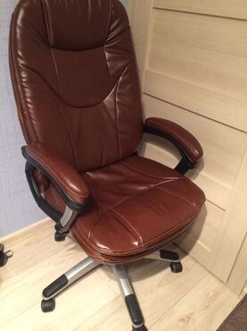 Кресло «Босс люкс» (Boss lux) (Искусственная чёрная кожа + Искусственная коричневая перфорированная кожа) в Ростове-на-Дону фото покупателя №3